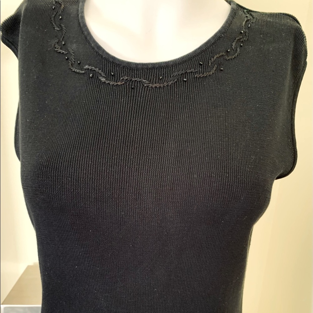 Silk & Cashmere brand sleeveless black color 100% silk knit tank top crew neck